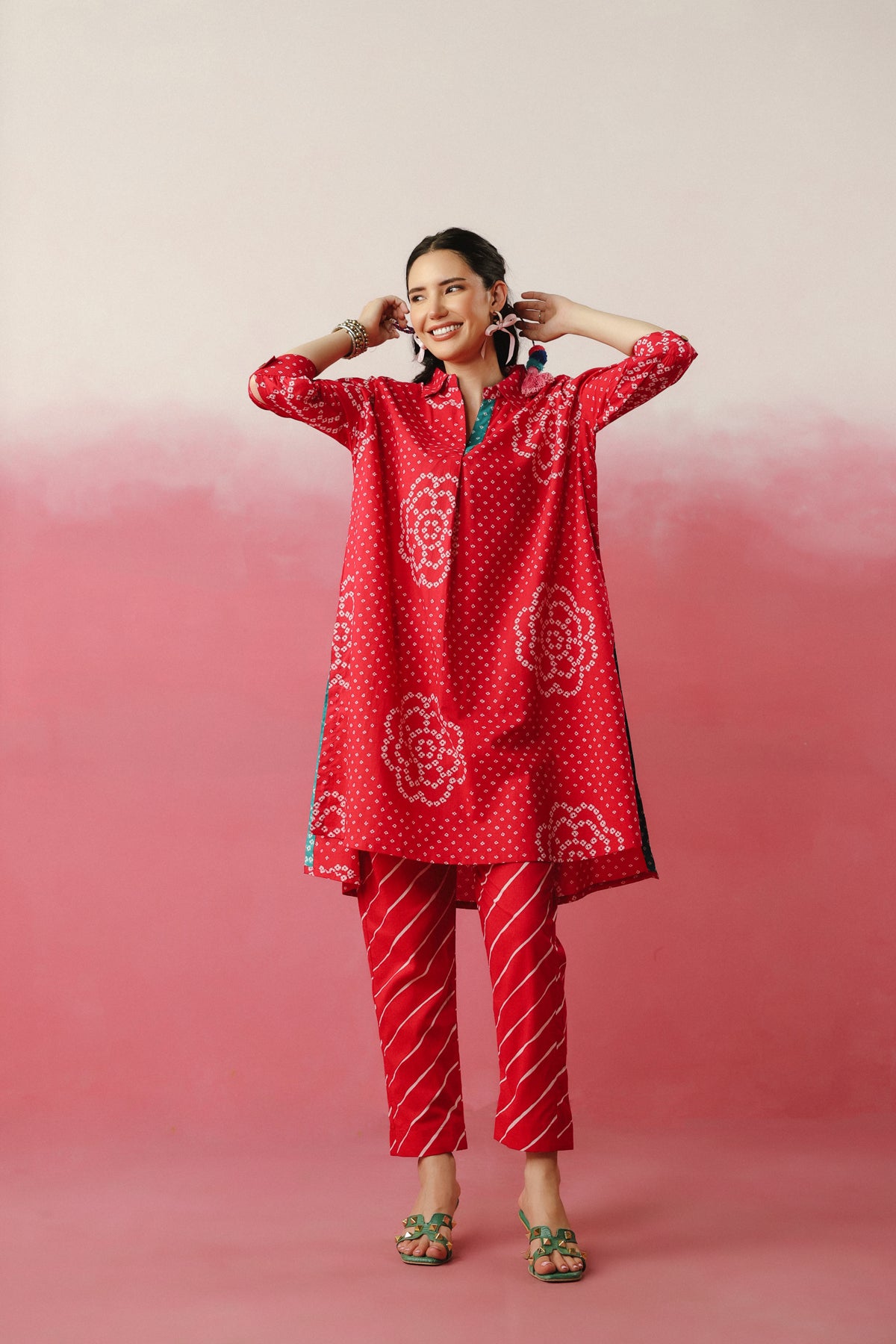 Pink Bandhej Anti-Fit/Lose-Fit Kurta with Pants