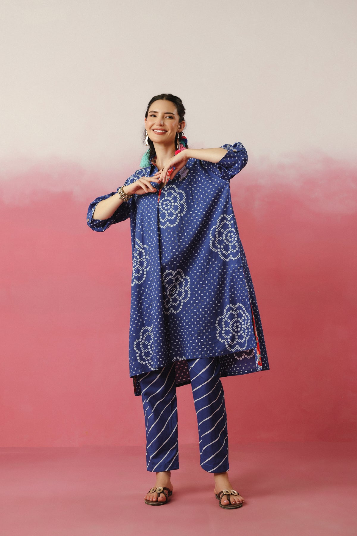 Blue Bandhej Anti-Fit/Lose-Fit Kurta with Pants