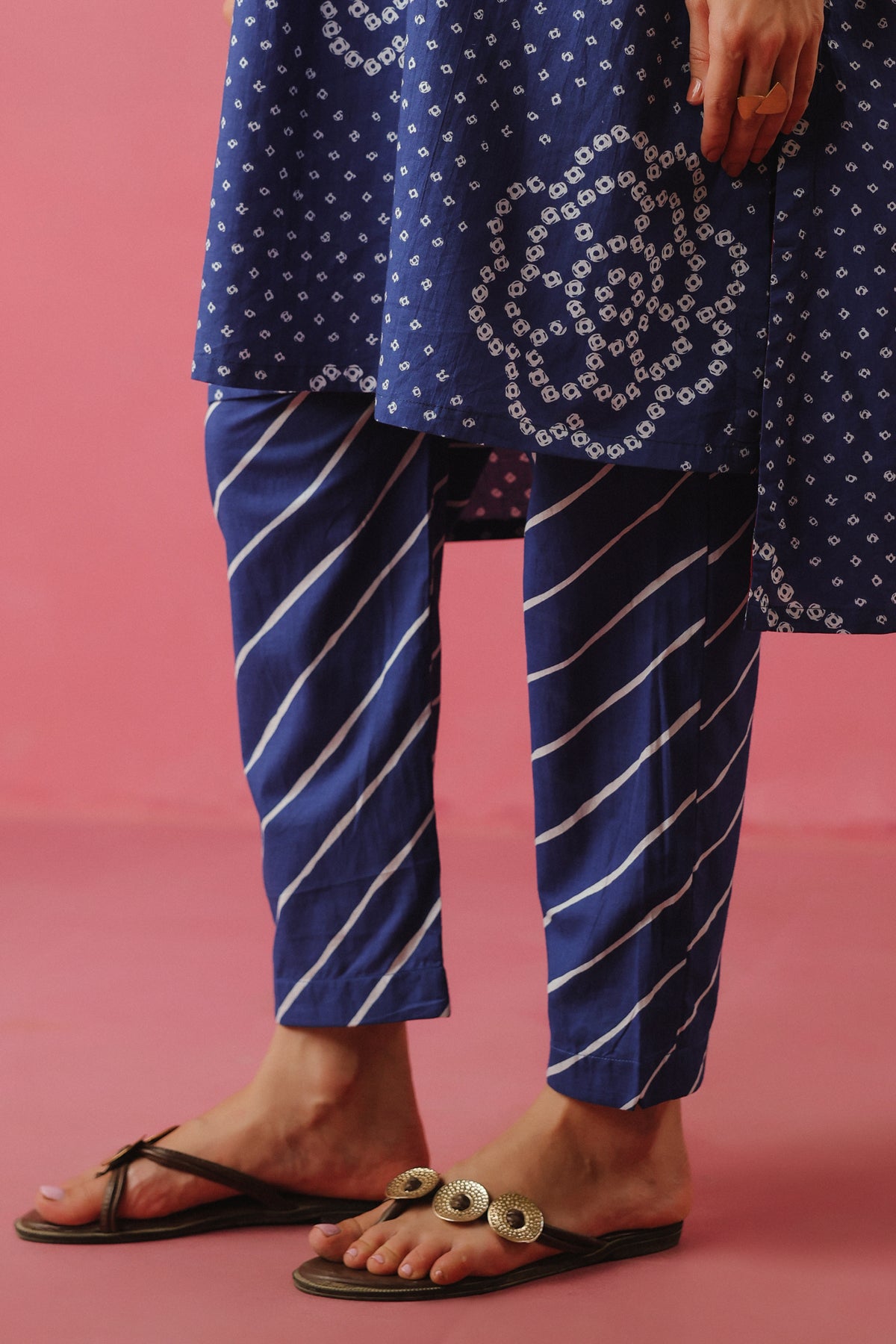 Blue Bandhej Anti-Fit/Lose-Fit Kurta with Pants