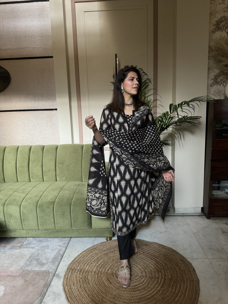 Solid Black Kurta Set With Pants & Bhagalpuri Multi Colored Dupatta