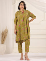 Mehndi Green Bandhej Printed Anti-Fit/Lose-Fit Kurta with Pants